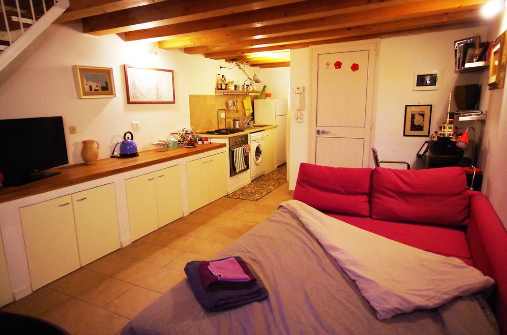 Piazzetta Santa Barbara Apartment Bari Room photo